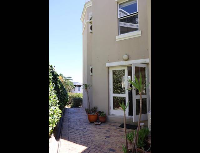 BUSINESS PROPERTY TO RENT IN HIGH CAPE